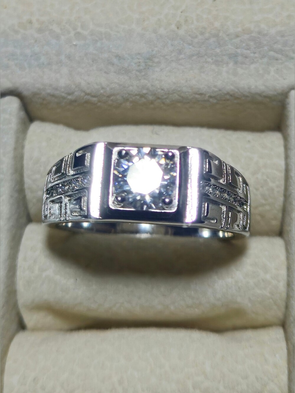 Brand New 1-ct Moissanite Ring Size 11 Solid S925 Sterling Silver GRA-Certified